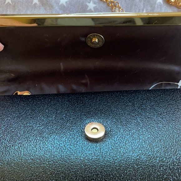 Clutch - Picture 3 of 5